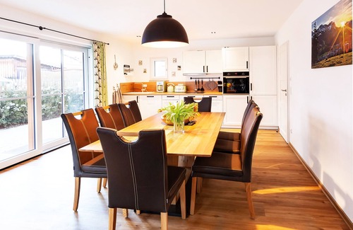 Garmisch-Partenkirchen House | Centrally located holiday home with a garden