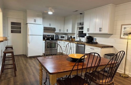 Mount Pleasant House | Centrally located Mt. Pleasant 3br 2ba home Fenced Pet Friendly 5m to IOP