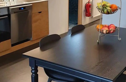 Haaleiti Apartment | Centrally located 2 person flat in a quiet neighbourhood