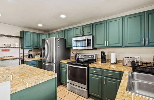 Broomfield House | Centrally Located 3 Bed Master Suite with Firepit