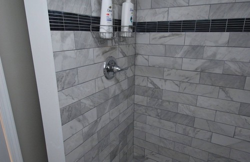 Picadome Hotel | Centrally located 4 bed, 3 bath near Kroger field, Rupp, golf, and hospitals.