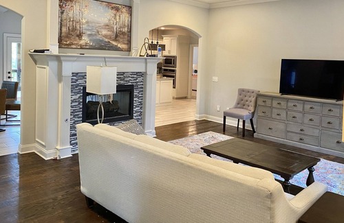 Bentonville House | Centrally Located 4 Bedroom 4 Bath