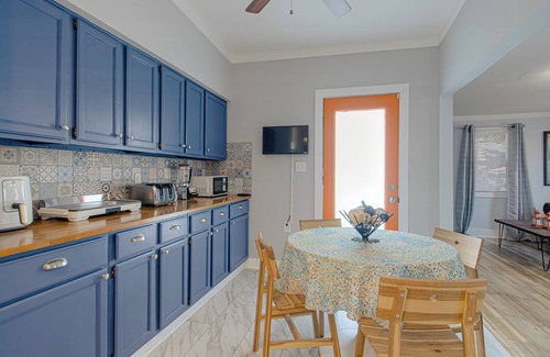 Pendleton Heights House | Centrally Located 4BR 3BA Minutes to KC Attractions Shopping Nightlife Sports