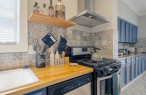 Pendleton Heights House | Centrally Located 4BR 3BA Minutes to KC Attractions Shopping Nightlife Sports