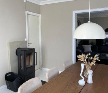 Haugesund Villa | Centrally located 6-room detached house