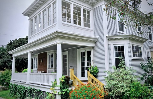South End House | Centrally located, a Beautiful Landmark House for an ideal Family Getaway!
