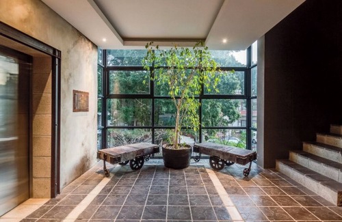 Trawal Apartment | Centrally Located and Within Walking Distance to Everything