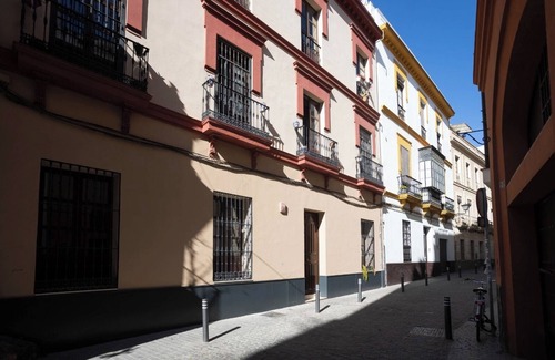 Feria Apartment | Centrally located apartment in Seville. THE HOLY QUEVEDO