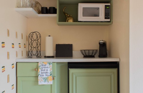 Golden Gate House | Centrally Located Boho Private BdR - 7 mi to beach