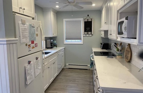 Surf City House | Centrally located cape cod close to the bay and beach in Surf City