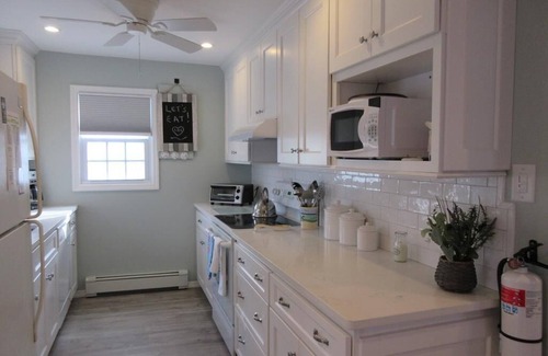 Surf City House | Centrally located cape cod close to the bay and beach in Surf City