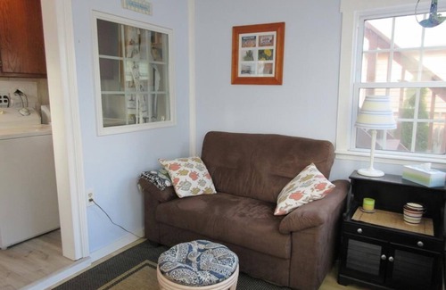 Surf City House | Centrally located cape cod close to the bay and beach in Surf City