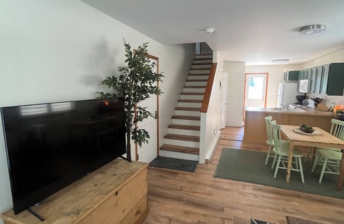 River Road House | Centrally located Craftsman, 2 blocks from Good Food Store.
