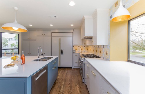 Barton Hills House | Centrally located - Downtown - Private Pool - 5 Bed/4 Bath