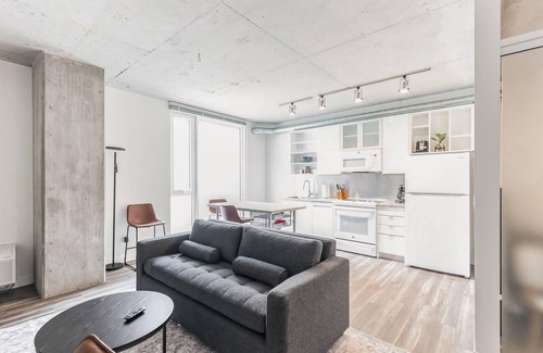 Gateway District Apartment | Centrally Located DT Luxury Apt at Skyline