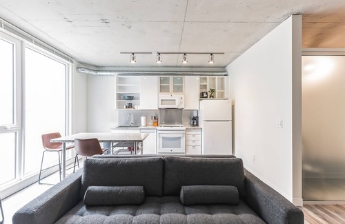 Gateway District Apartment | Centrally Located DT Luxury Apt at Skyline