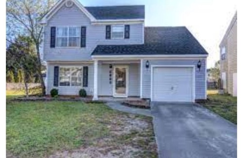 Wilmington House | Centrally located family home 10 mins from the beach