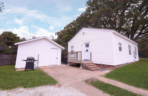 Jonesboro House | Centrally Located Home Away From Home!