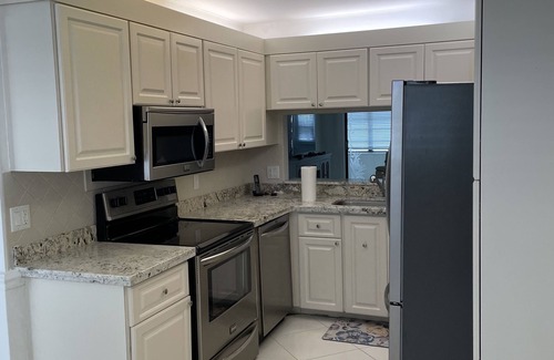 Indian Creek House | Centrally located home close to all Jupiter has to offer! PET FRIENDLY!