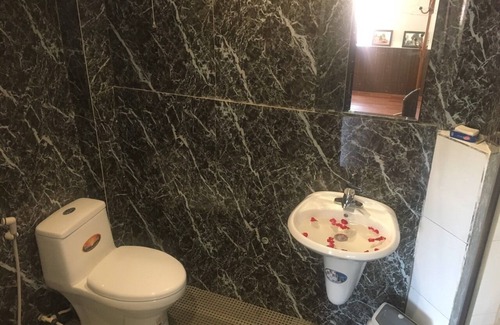 Trang Tien House | Centrally-located homestay