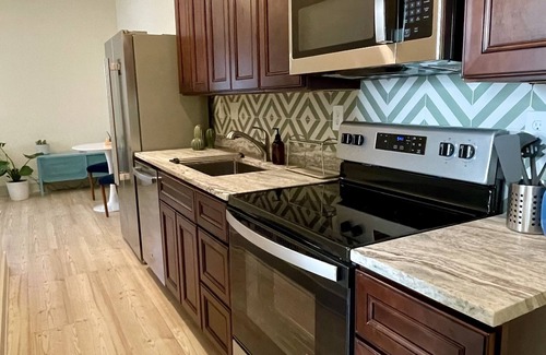 East Walnut HIlls House | Centrally located Hyde Park Home; walk to restaurants, bars, and coffee shops