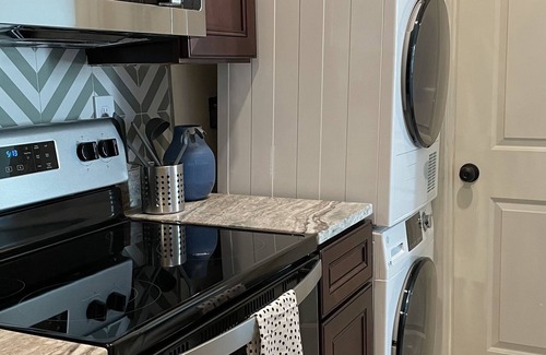 East Walnut HIlls House | Centrally located Hyde Park Home; walk to restaurants, bars, and coffee shops