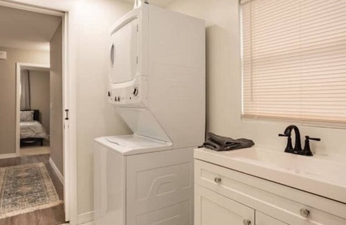 Carver City - Lincoln Gardens House | Centrally located Midtown 3 bedroom House