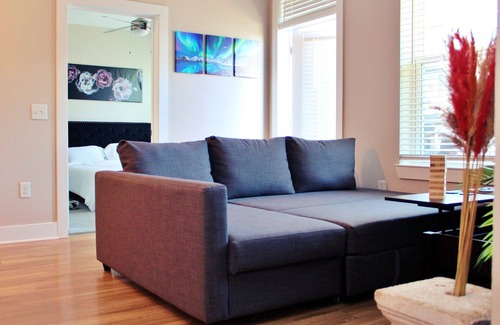 Summerhill Apartment | Centrally Located Modern Apartment Downtown w/min Travel Times to Popular Places