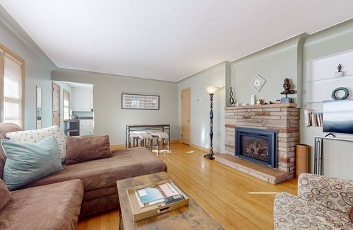 Fulton House | Centrally located near shopping & restaurants w/gas fireplace, wifi
