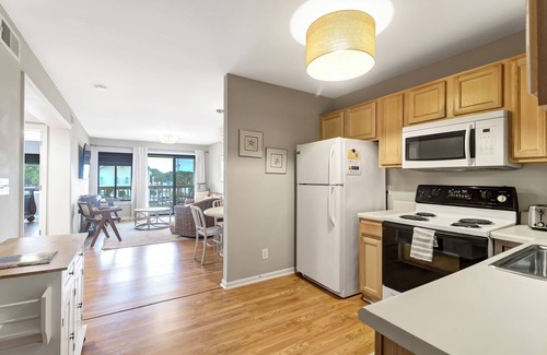 Isle of Palms Condo | Centrally located condo, Renovated, Pool & Pier access, Close to beach - 204A Oceanside