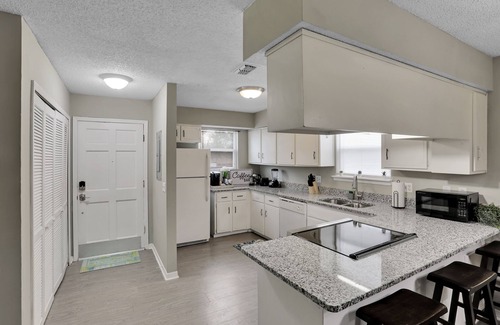Arlington House | Centrally located, Cozy Family Friendly Home.