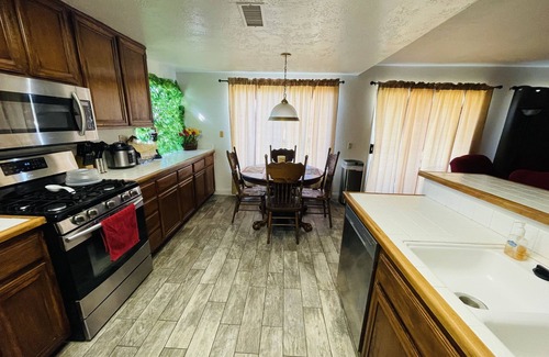 Moreno Valley House | Centrally located to Beaches, Mountains, Desert. Close to UCR and Loma Linda U.