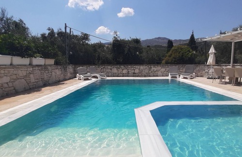 Kassiopi Villa | Centrally located villa in Kassiopi. Totally private - big pool - lovely views