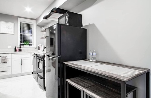 Truxton Circle Apartment | Centrally-Located Well-Decorated Solar-Powered!