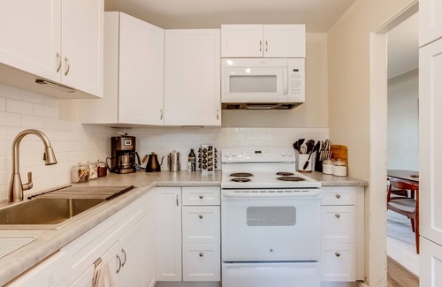 Aurora Condo | Centrally located Zen Home