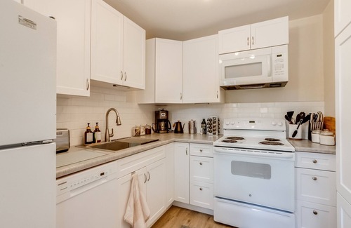 Aurora Condo | Centrally located Zen Home