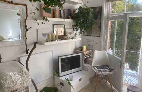 Holborn and Covent Garden Apartment | CENTRE OF LONDON, LOVELY, LIGHT, AIRY FLAT WITH BALCONY