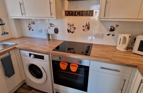 Nairn Apartment | Centre of Town, Minutes to the Beach and Transport Hubs, Private Parking!