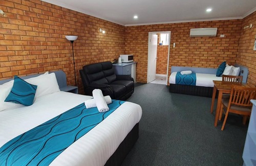 Deniliquin Hotel | Centrepoint Motel