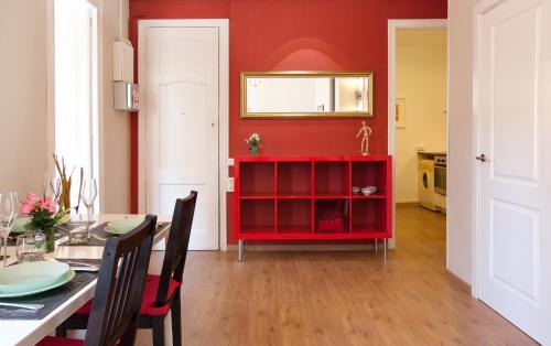 El Poble-sec Apartment | Centric Apartment El Molino Theater p1