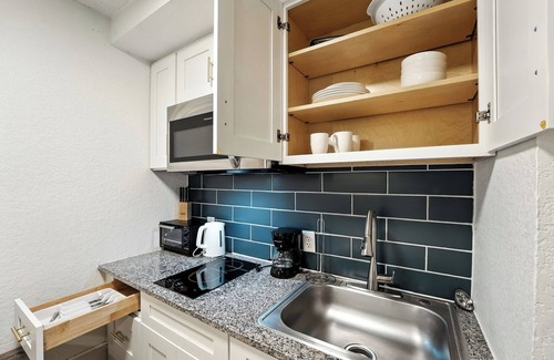 St. Johns Apartment | Centro Flats 521 I Comfy and Spacious Studio