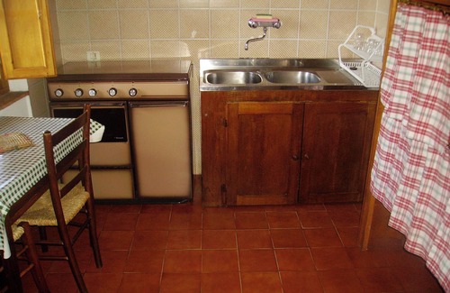 Petrognano Apartment | Centuries old farmhouse on the hills of Lucca set amongst vineyards and olive groves