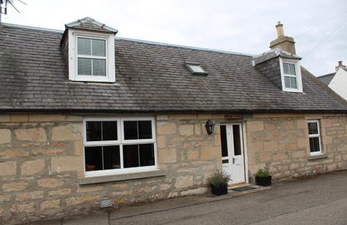 Nairn House | Ceol Na Mara Cottage by the sea