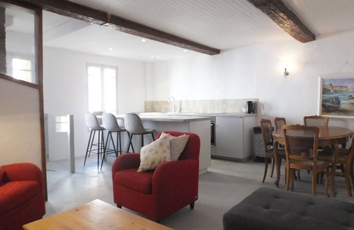 Ceret House | Ceret Centre - 3 Bedroom Town House With Sunny Roof Terrace