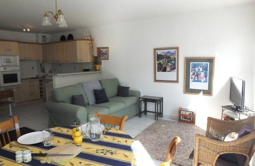 Ceret Apartment | Ceret Centre -Sun-Filled Apt, mountain views with A/C