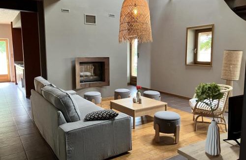 Montbeugny House | Cerf ailé - FR-1-489-593