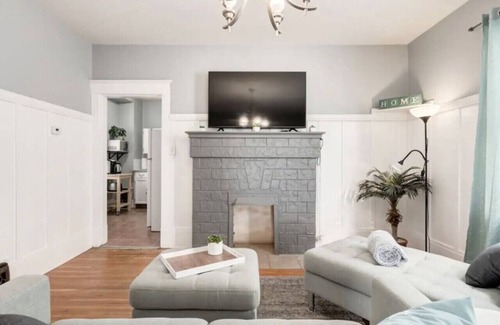 Bankview Apartment | "Ceruleans" 3BR Suite in Calgary