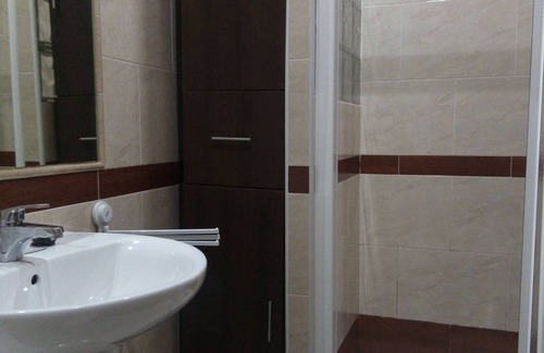Dean Pequeno Apartment | Cervantes Apartment Ideal for families and groups looking for space