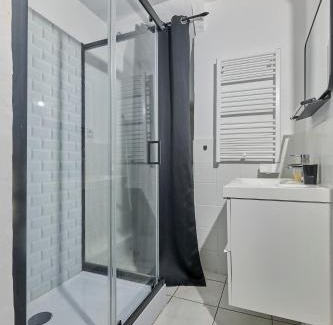 Chateau-Thierry Apartment | Château Émeraude, T2 hypercentre, Terrasse, Charme et détente