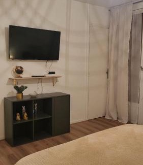 Chantiers Apartment | Château 5 min avec balcon et un Stationnement gratuit